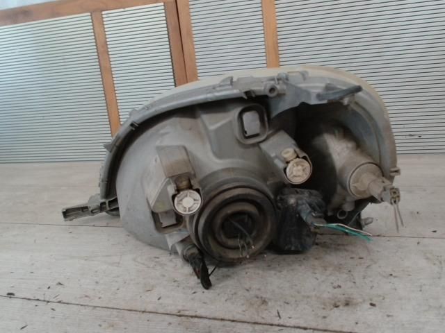 bontott TOYOTA YARIS Jobb Fényszóró