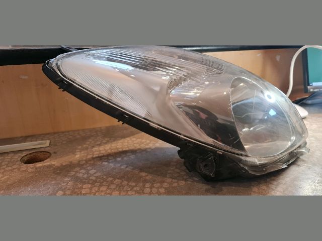 bontott TOYOTA YARIS Jobb Fényszóró