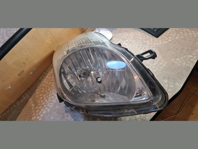 bontott TOYOTA YARIS Jobb Fényszóró