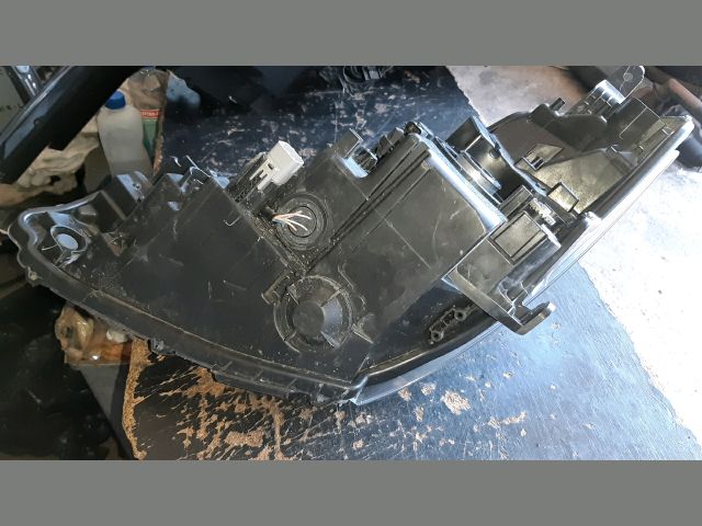 bontott TOYOTA YARIS Jobb Fényszóró