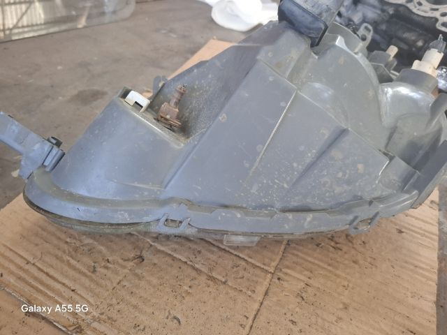 bontott TOYOTA YARIS Jobb Fényszóró