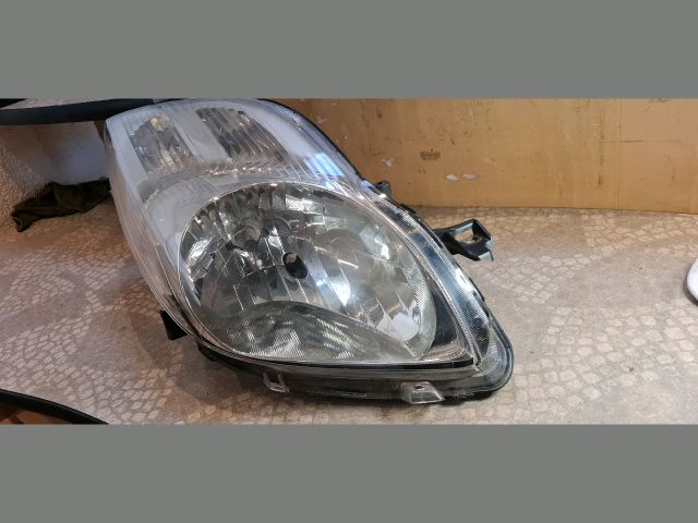 bontott TOYOTA YARIS Jobb Fényszóró