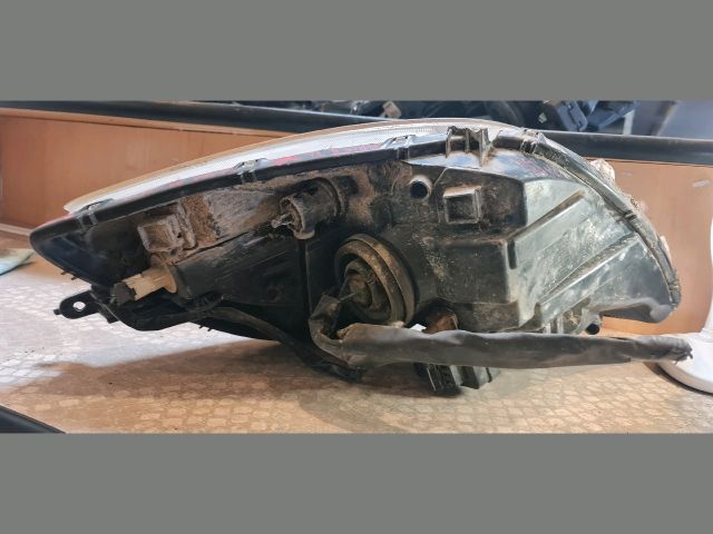 bontott TOYOTA YARIS Jobb Fényszóró