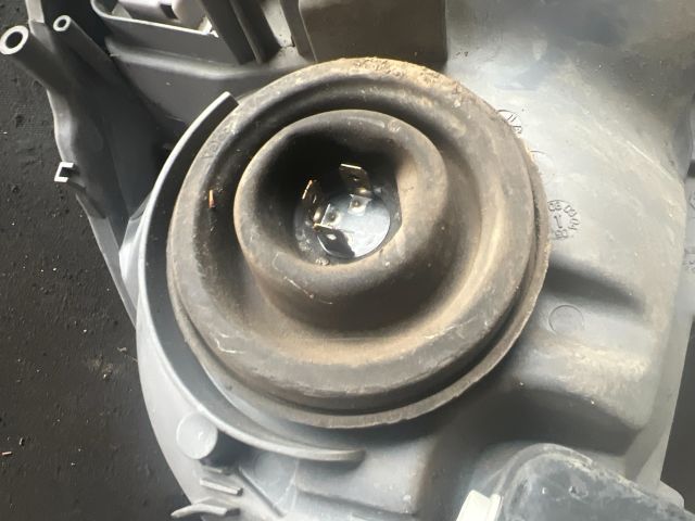 bontott TOYOTA YARIS Jobb Fényszóró