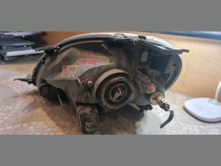 bontott TOYOTA YARIS Jobb Fényszóró