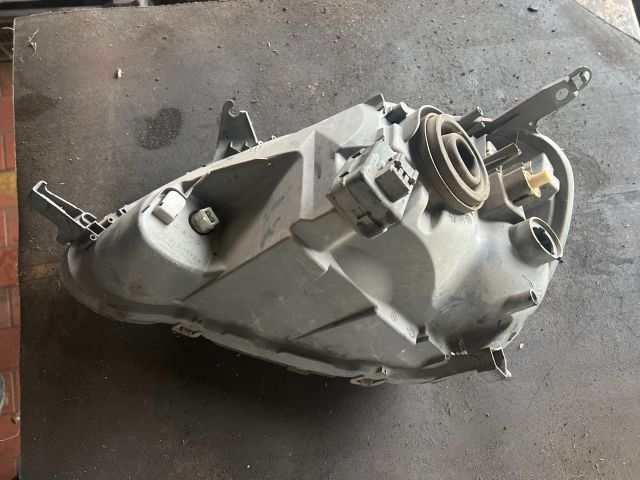 bontott TOYOTA YARIS Jobb Fényszóró