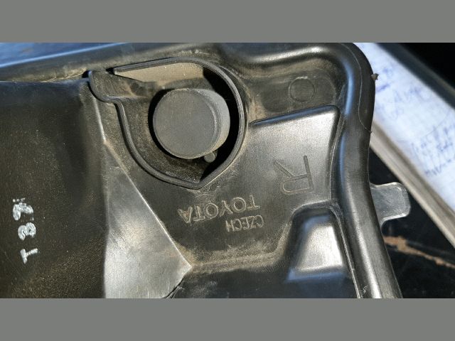 bontott TOYOTA YARIS Jobb Fényszóró