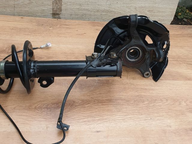 bontott TOYOTA YARIS Jobb Gólyaláb Csonkállvánnyal