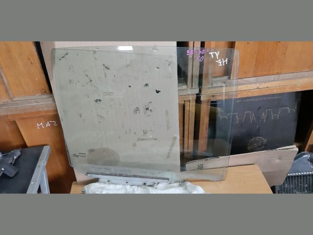 bontott TOYOTA YARIS Jobb hátsó Ablak