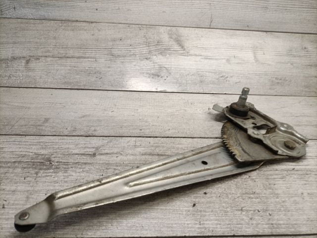 bontott TOYOTA YARIS Jobb hátsó Ablakemelő Szerkezet (Mechanikus)