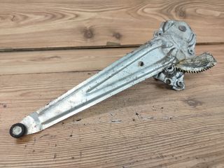 bontott TOYOTA YARIS Jobb hátsó Ablakemelő Szerkezet (Mechanikus)