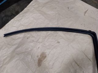 bontott TOYOTA YARIS Jobb hátsó Ablakvezető Gumi