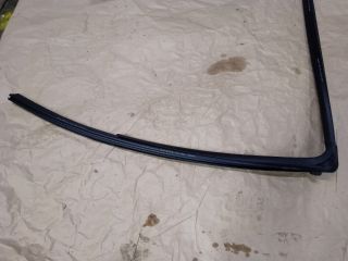 bontott TOYOTA YARIS Jobb hátsó Ablakvezető Gumi
