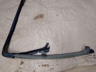 bontott TOYOTA YARIS Jobb hátsó Ablakvezető Gumi