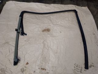 bontott TOYOTA YARIS Jobb hátsó Ablakvezető Gumi