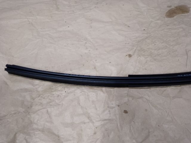 bontott TOYOTA YARIS Jobb hátsó Ablakvezető Gumi