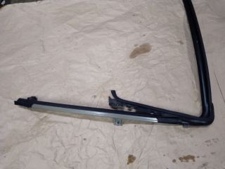 bontott TOYOTA YARIS Jobb hátsó Ablakvezető Gumi