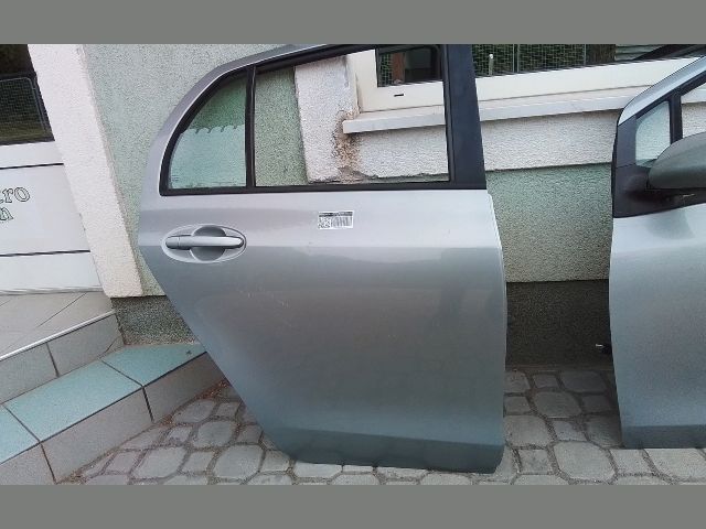 bontott TOYOTA YARIS Jobb hátsó Ajtó Kárpit