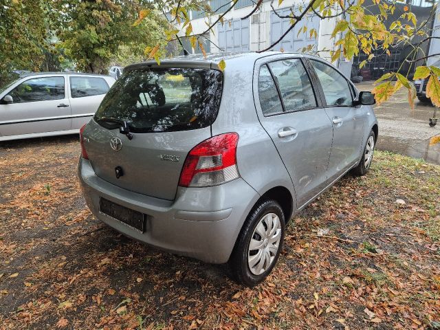 bontott TOYOTA YARIS Jobb hátsó Ajtó (Részeivel)