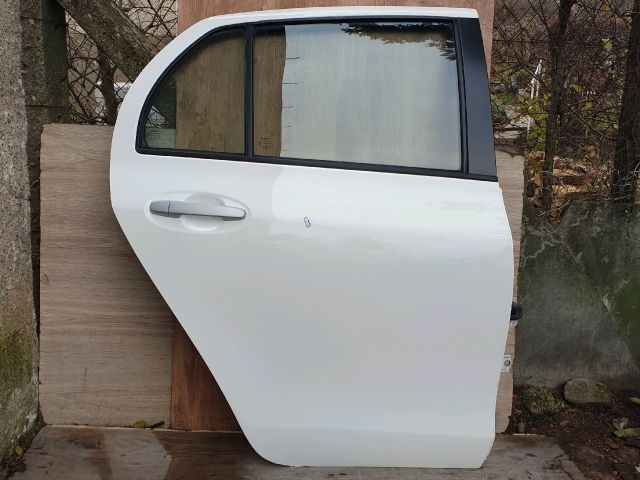 bontott TOYOTA YARIS Jobb hátsó Ajtó (Részeivel)