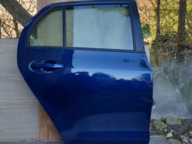 bontott TOYOTA YARIS Jobb hátsó Ajtó (Részeivel)