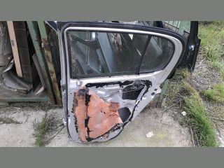 bontott TOYOTA YARIS Jobb hátsó Ajtó (Részeivel)