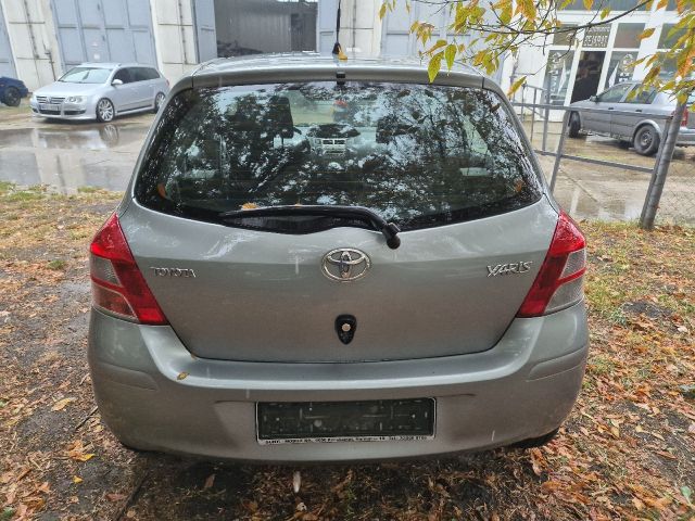 bontott TOYOTA YARIS Jobb hátsó Ajtó (Részeivel)