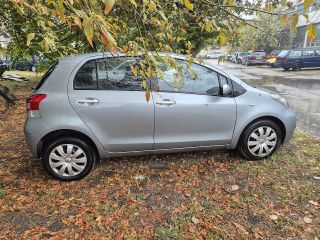 bontott TOYOTA YARIS Jobb hátsó Ajtó (Részeivel)