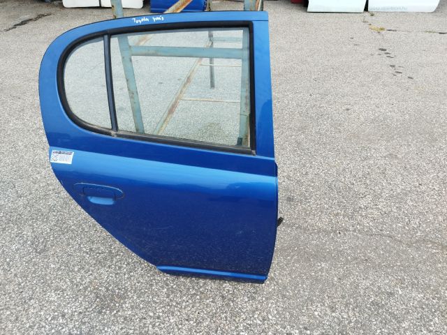 bontott TOYOTA YARIS Jobb hátsó Ajtó (Részeivel)