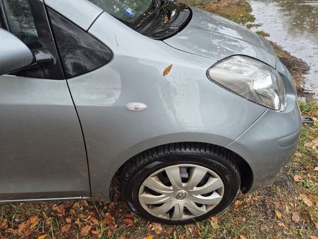 bontott TOYOTA YARIS Jobb hátsó Ajtó (Részeivel)