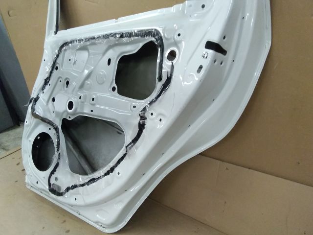 bontott TOYOTA YARIS Jobb hátsó Ajtó (Üres lemez)