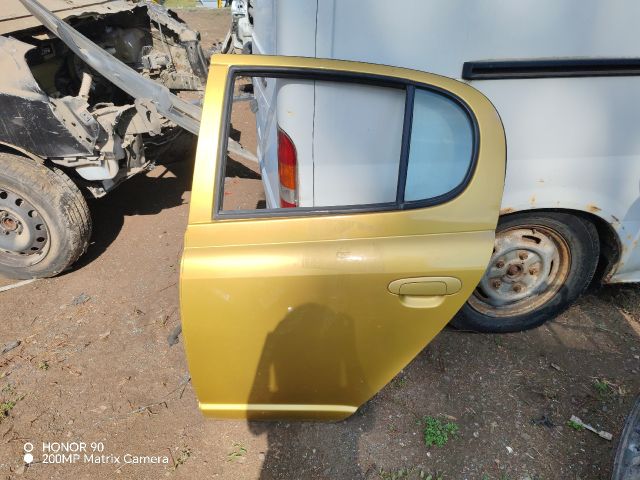 bontott TOYOTA YARIS Jobb hátsó Ajtó (Üres lemez)