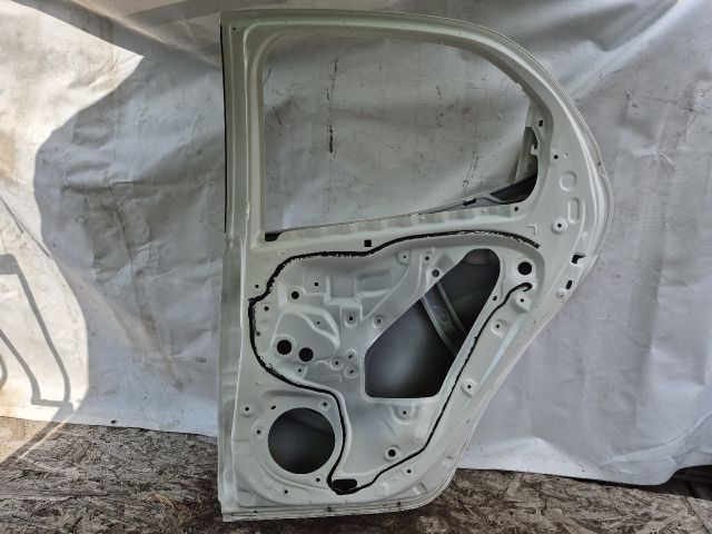 bontott TOYOTA YARIS Jobb hátsó Ajtó (Üres lemez)