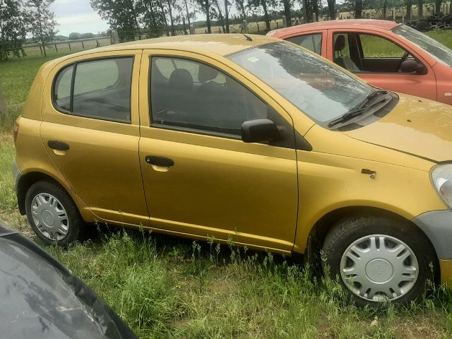 bontott TOYOTA YARIS Jobb hátsó Ajtóhatároló