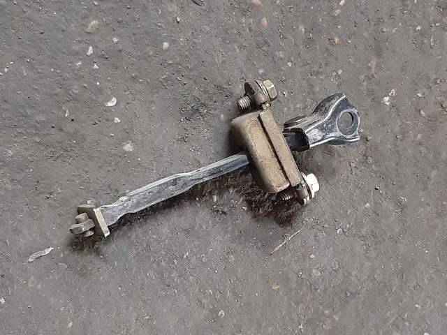 bontott TOYOTA YARIS Jobb hátsó Ajtóhatároló