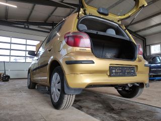 bontott TOYOTA YARIS Jobb hátsó Ajtózár