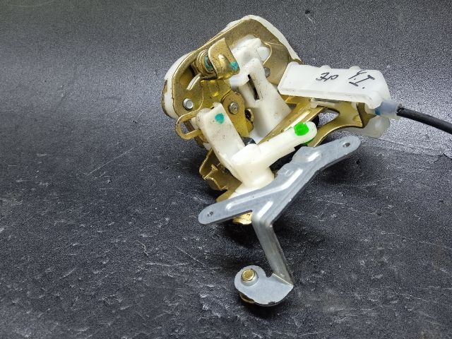 bontott TOYOTA YARIS Jobb hátsó Ajtózár