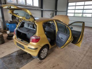 bontott TOYOTA YARIS Jobb hátsó Ajtózár