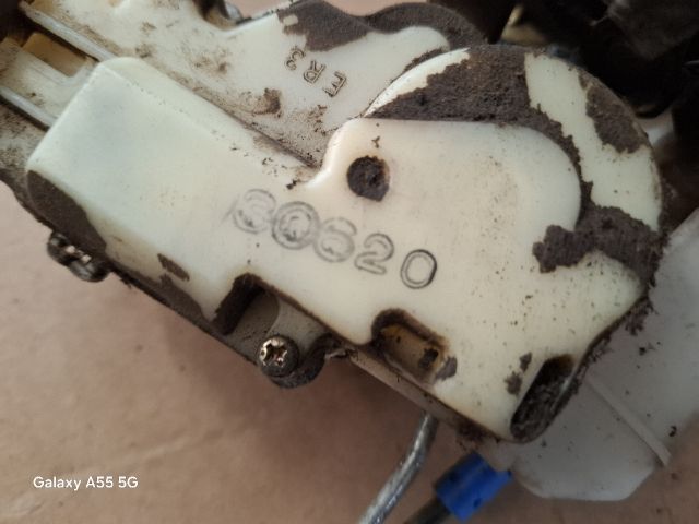 bontott TOYOTA YARIS Jobb hátsó Ajtózár