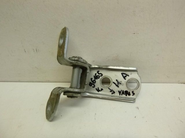 bontott TOYOTA YARIS Jobb hátsó Alsó Zsanér