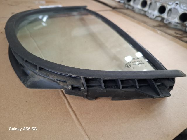 bontott TOYOTA YARIS Jobb hátsó Fixüveg (Ajtóban)