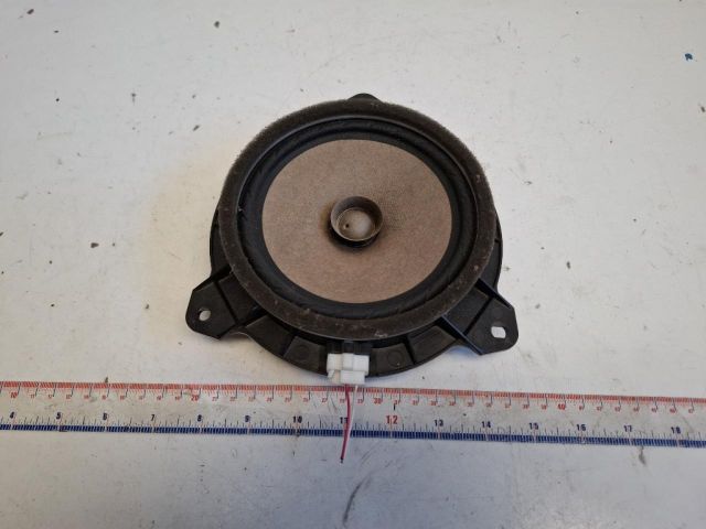 bontott TOYOTA YARIS Jobb hátsó Hangszóró