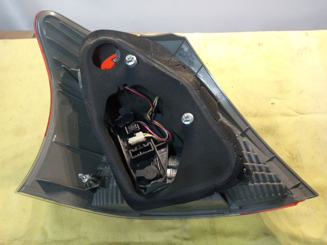 bontott TOYOTA YARIS Jobb Hátsó Lámpa