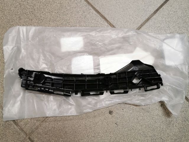 bontott TOYOTA YARIS Jobb hátsó Lökhárító Tartó (Műanyag)