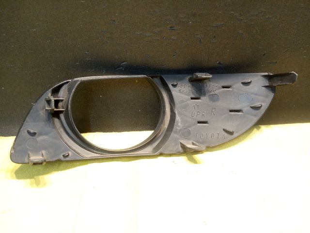 bontott TOYOTA YARIS Jobb Ködfényszóró Lámpakeret