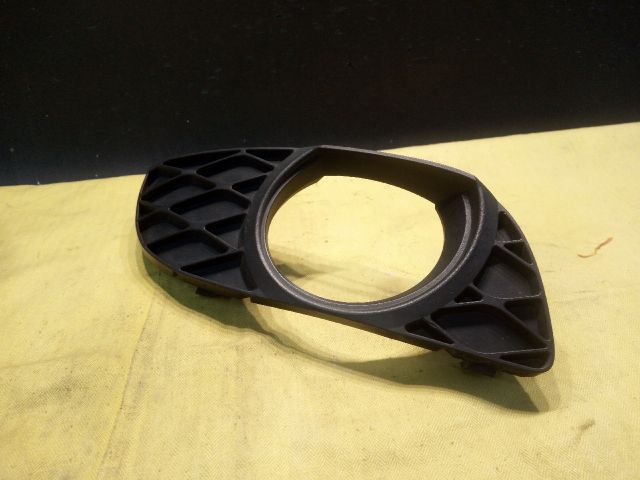 bontott TOYOTA YARIS Jobb Ködfényszóró Lámpakeret