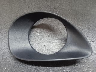 bontott TOYOTA YARIS Jobb Ködfényszóró Lámpakeret