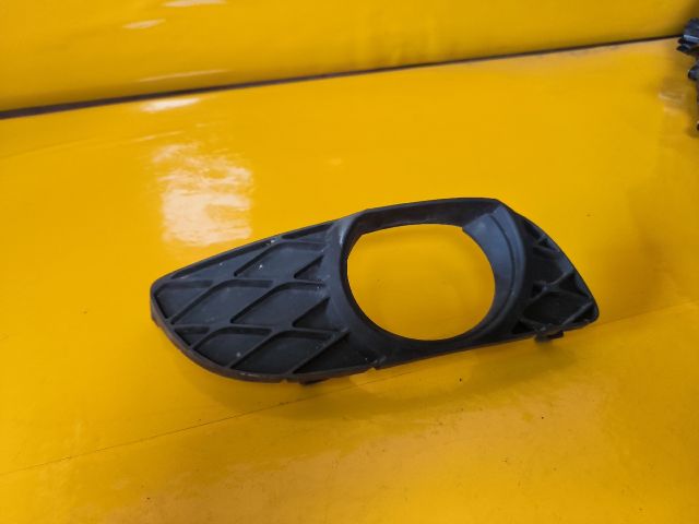 bontott TOYOTA YARIS Jobb Ködfényszóró Lámpakeret