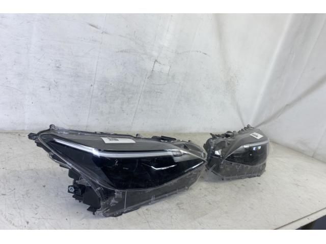 bontott TOYOTA YARIS Jobb Ledes Fényszóró