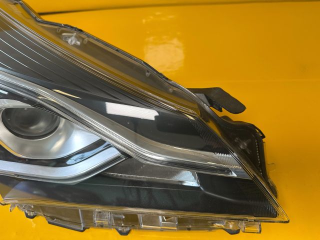 bontott TOYOTA YARIS Jobb Ledes Fényszóró